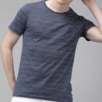 पॉकेट टी-शर्ट के साथ अलग-अलग उपलब्ध गोल गर्दन