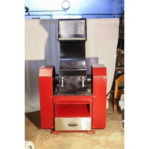 Plastic Scrap Grinder Machine - Cast Iron, Industrial Use With Automatic Control System