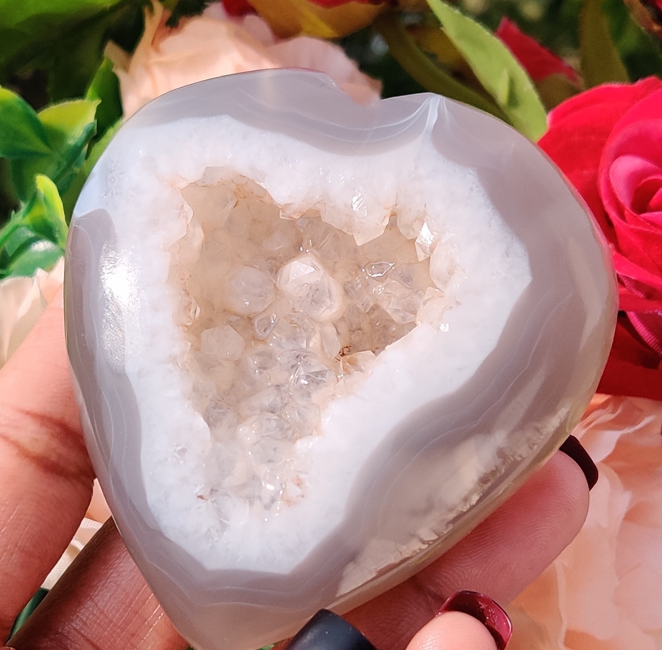 Agate Druzzy Gray Heart - 3 To 3.5 Inch Handmade Gemstone, Durable & Easy To Clean, Ideal For Home Decoration