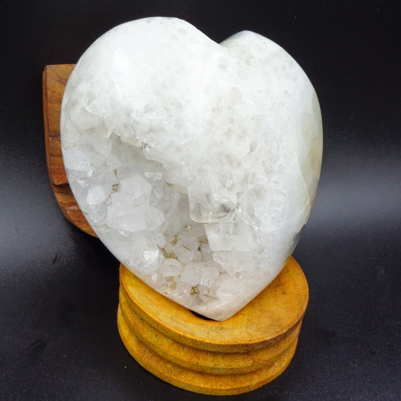 Agate Druzzy White Big Hearts - Feature: Durable