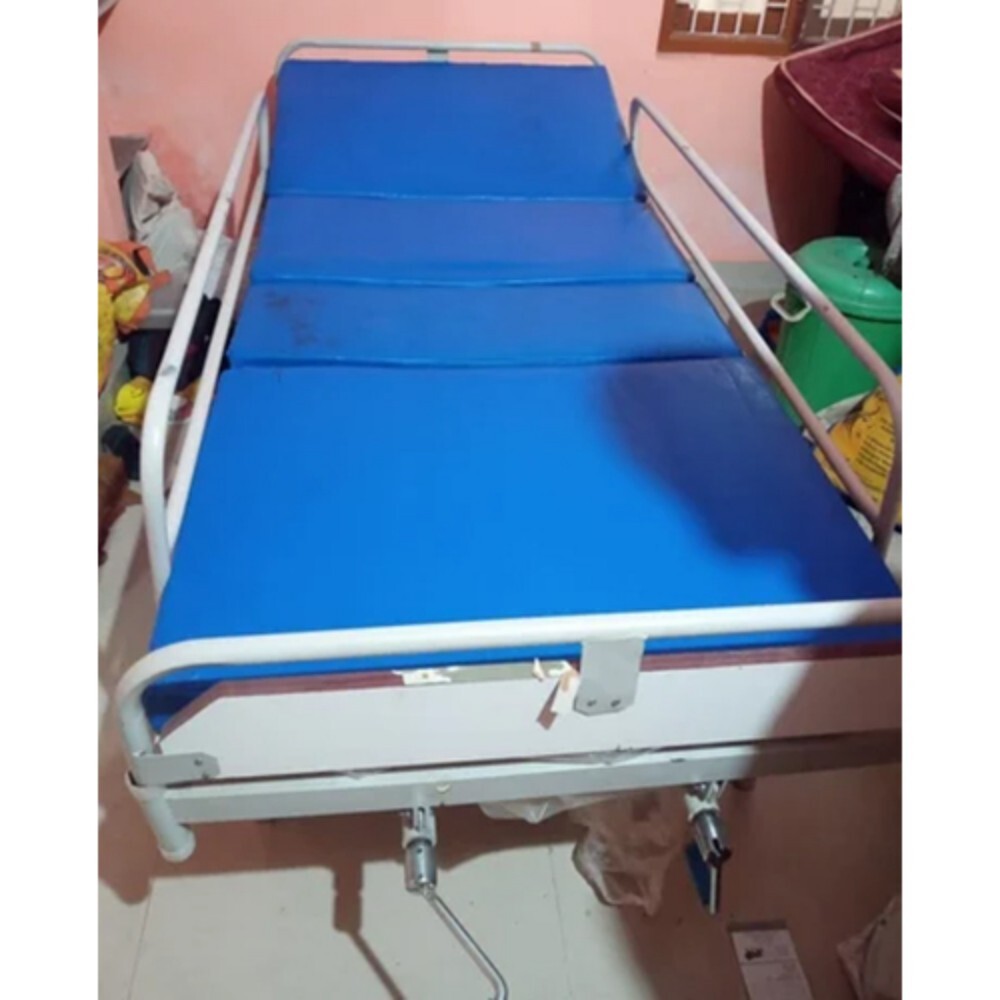 व्हाइट फाउलर बेड मैट्रेस