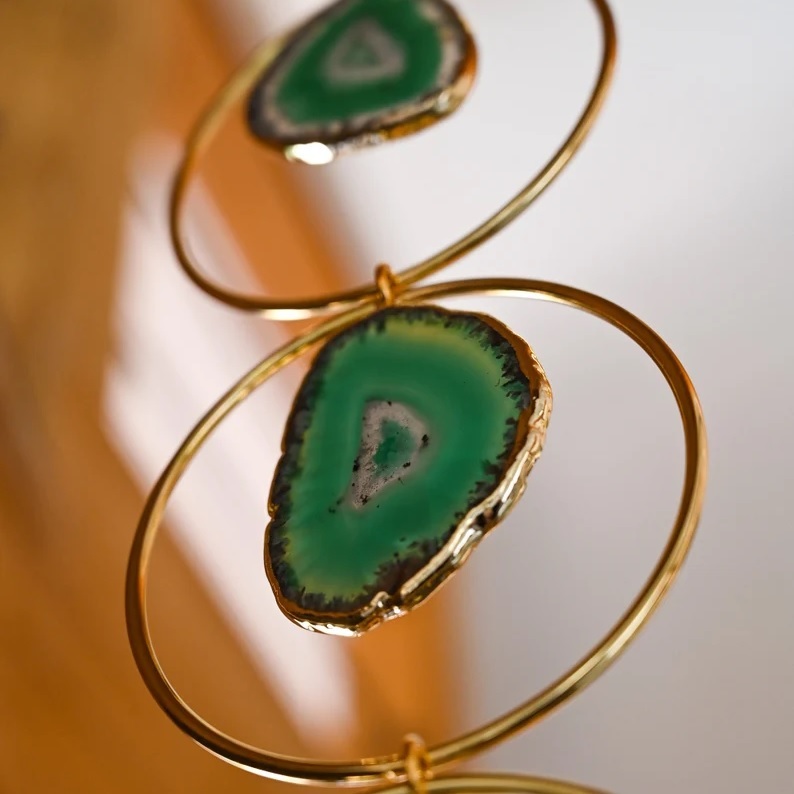 Green Agate Gemstone Suncatcher - Natural Polished, 3 To 3.5 Inch Size, Decorative Home Ornament, Handmade For Healing Chakra Purposes