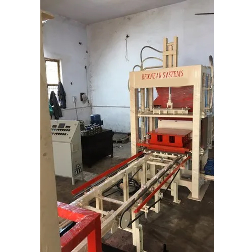 सफेद स्वचालित कंक्रीट ब्लॉक बनाने की मशीन