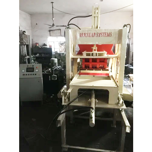 सफेद स्वचालित पेवर ब्लॉक मशीनें