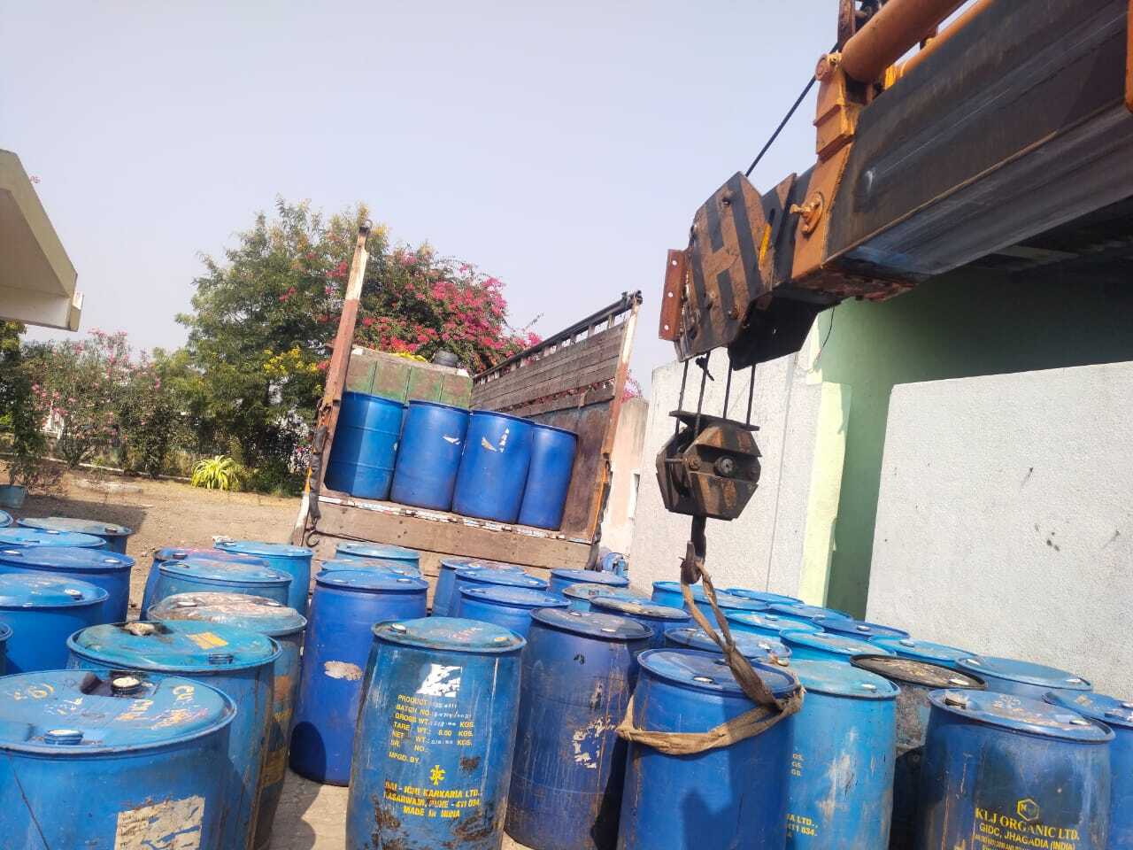 Turmeric Oil Unprocessed - Essential Oil, 200l Drums, Brown Color, 99% Purity, Steam Distillation, Aromatic Applications, Culinary Uses, Cosmetic Formulations, Traditional Medicine