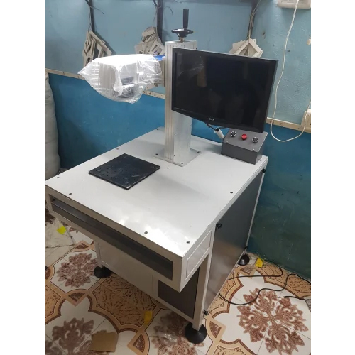 ग्रे औद्योगिक एलईडी बल्ब लेजर मार्किंग मशीन