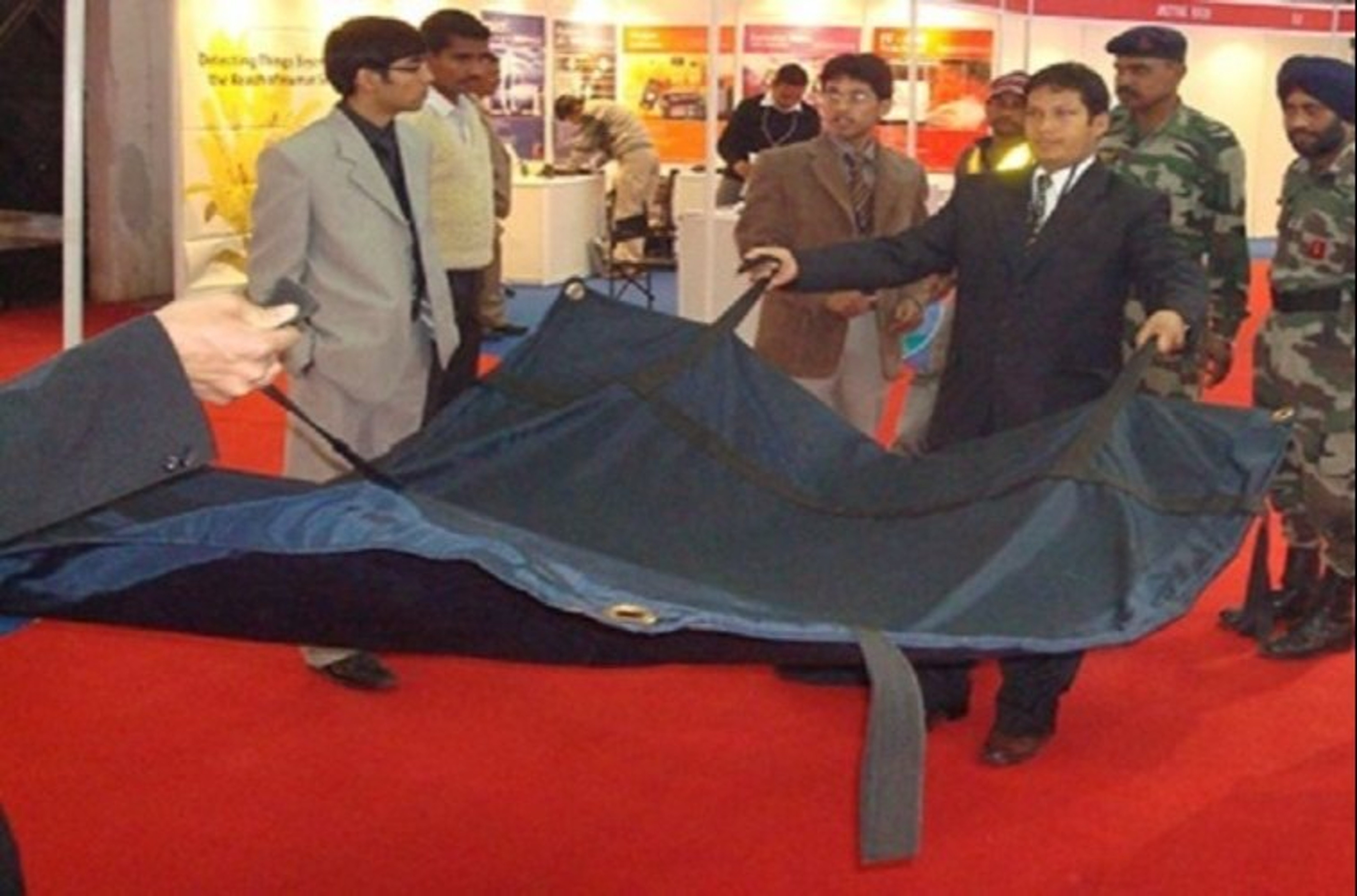 Bomb Suppression Blanket With Safety Circle - 1.5 M X 1.5 M | Fire-resistant, Durable Fabric For Explosive Containment