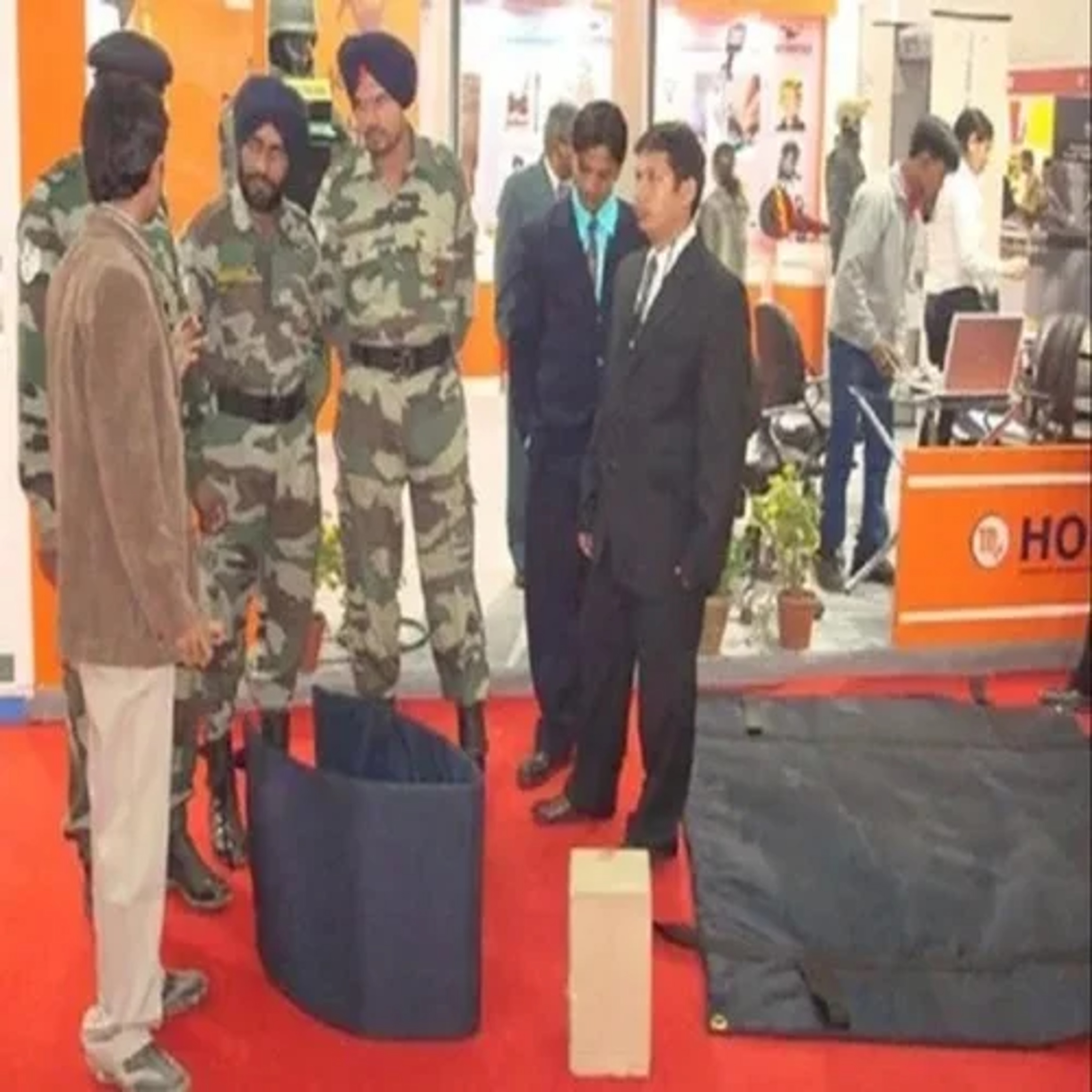 Bomb Suppression Blanket With Safety Circle - 1.5 M X 1.5 M | Fire-resistant, Durable Fabric For Explosive Containment