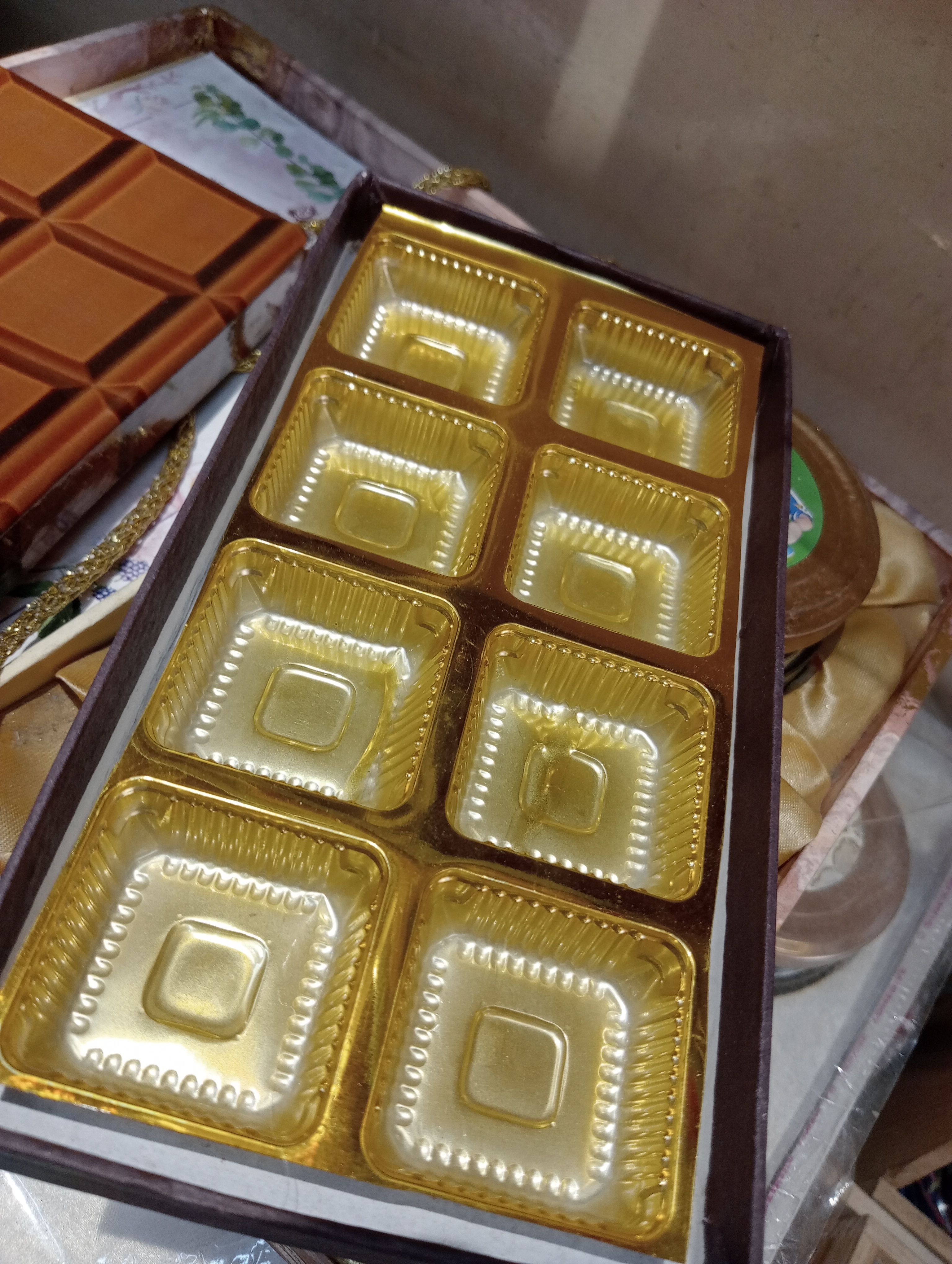 Sr Chocolate Boxes 8 Cavity Card Board