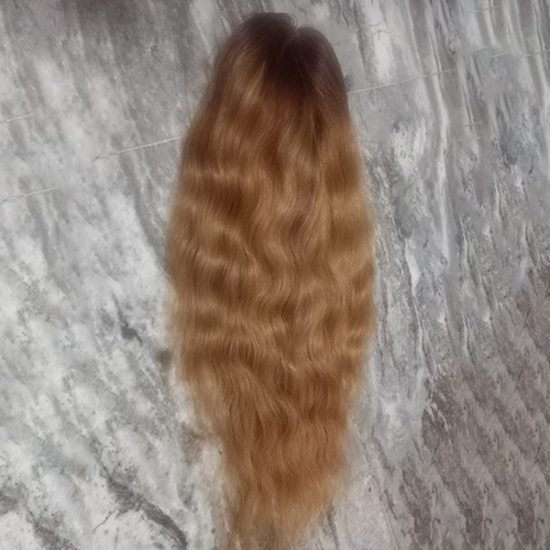 सॉफ्ट एंड ग्लॉसी सेंट ब्लोंड कलर हेयर विग