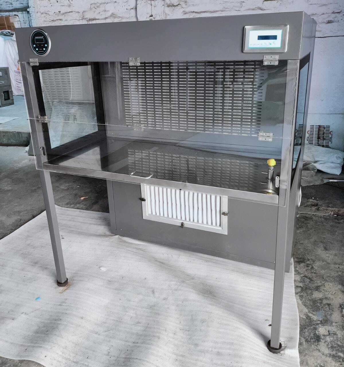 Laminar Air Flow Bench (Vertical-horizontal) Application: Pharmaceutical Industry