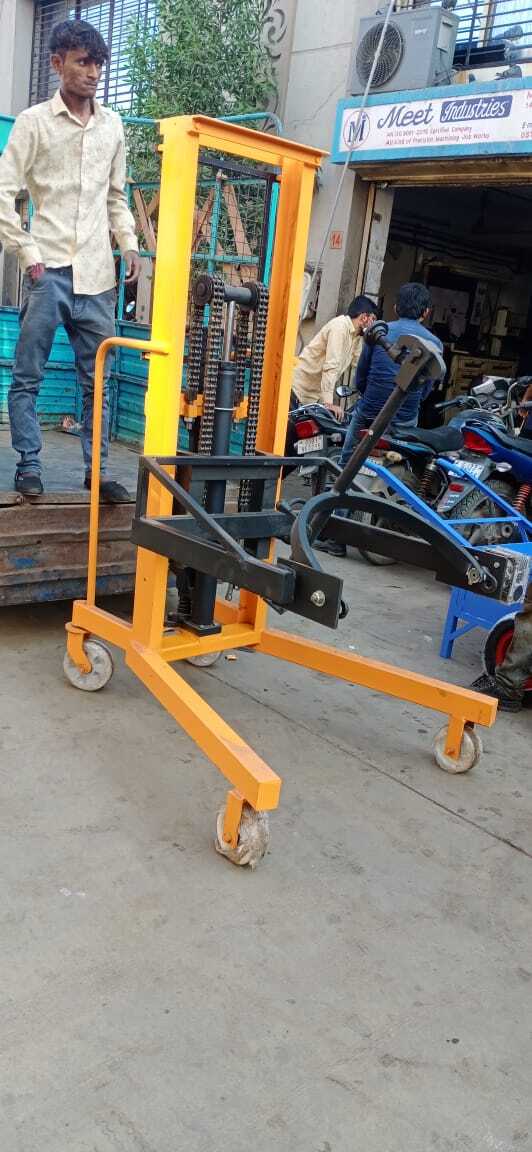 Hydraulic Drum Lifter Cum Tilter Lifting Capacity: 500 Kilograms (Kg)