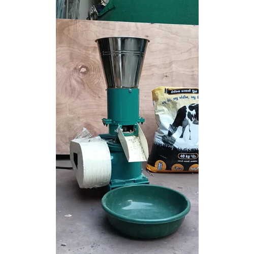 Red & Blue Semi Automatic Cattle Feed Pellet Machine