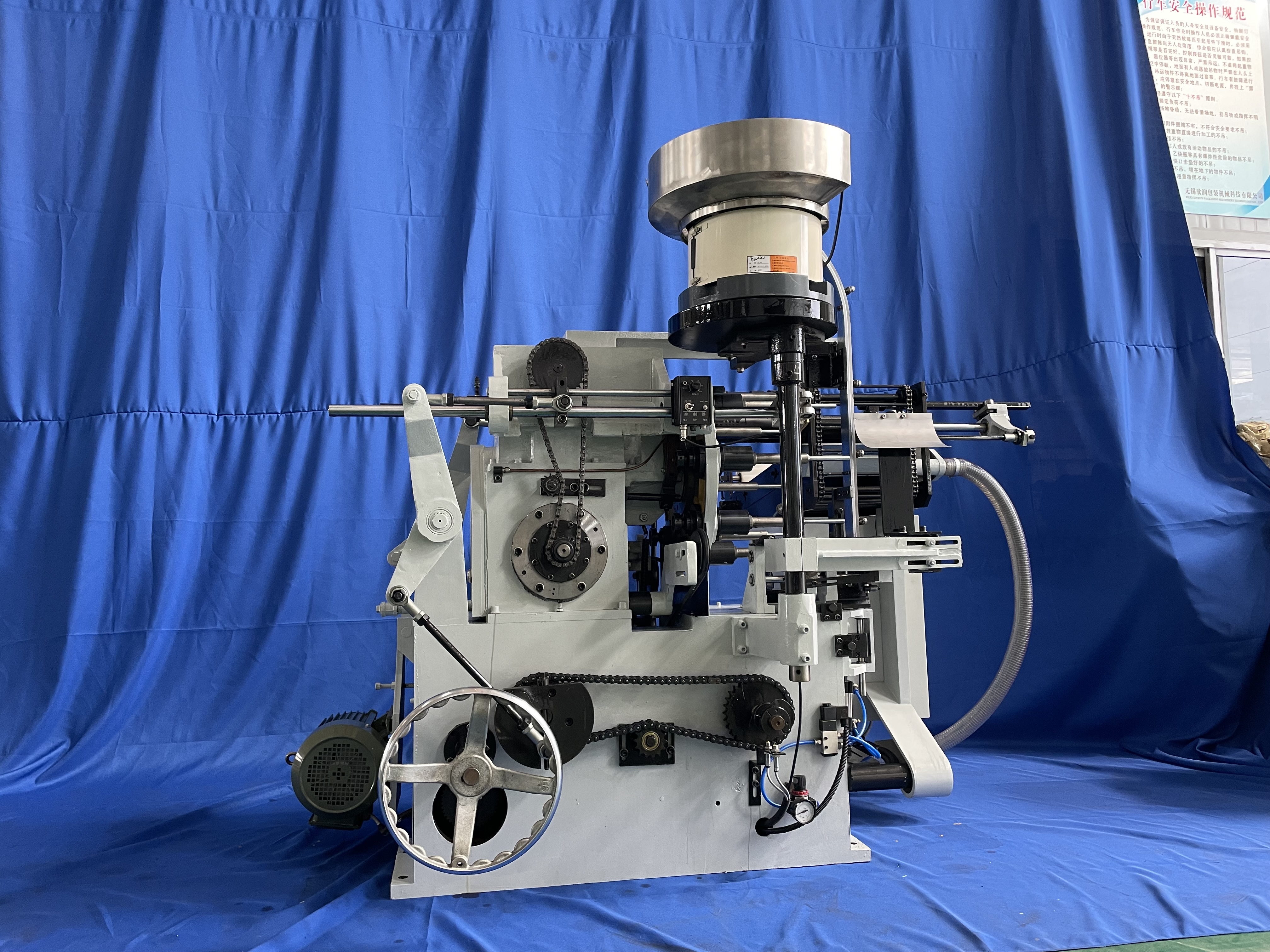Automatic Aluminium Capping Machine