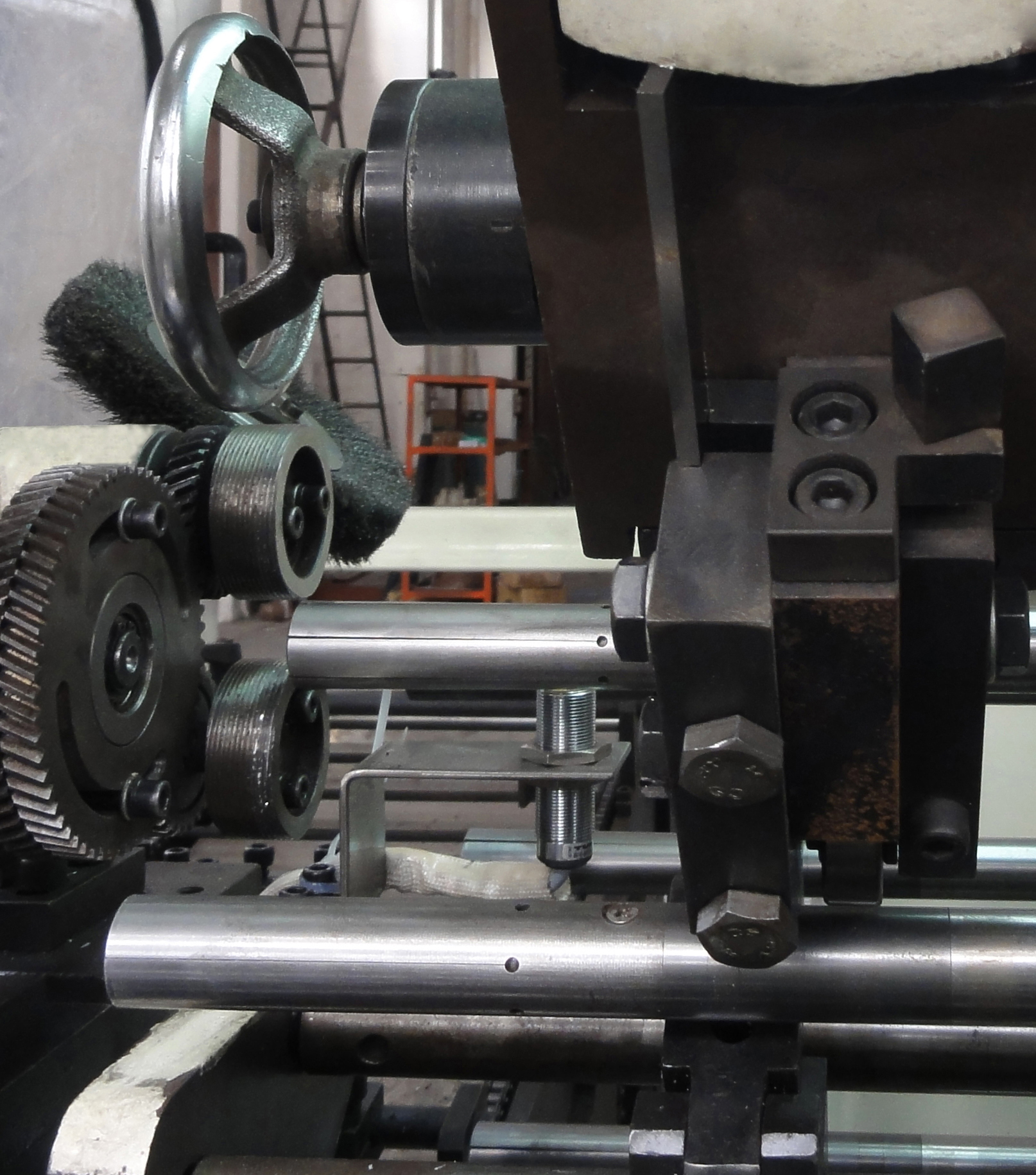 Aluminum Tube Trimming Machine - 2800x2500x1900mm | Automatic Operation