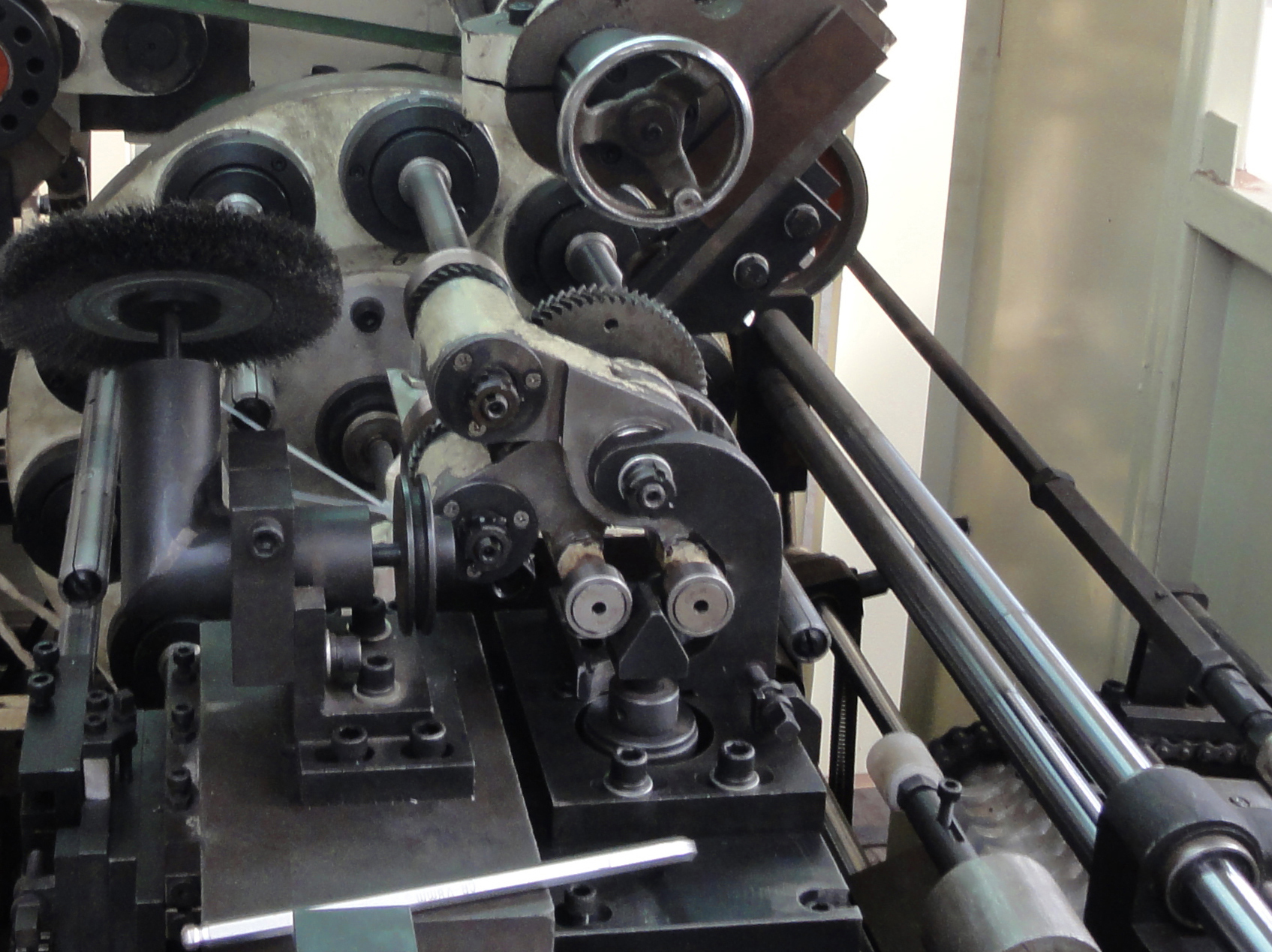 Aluminum Tube Trimming Machine - 2800x2500x1900mm | Automatic Operation