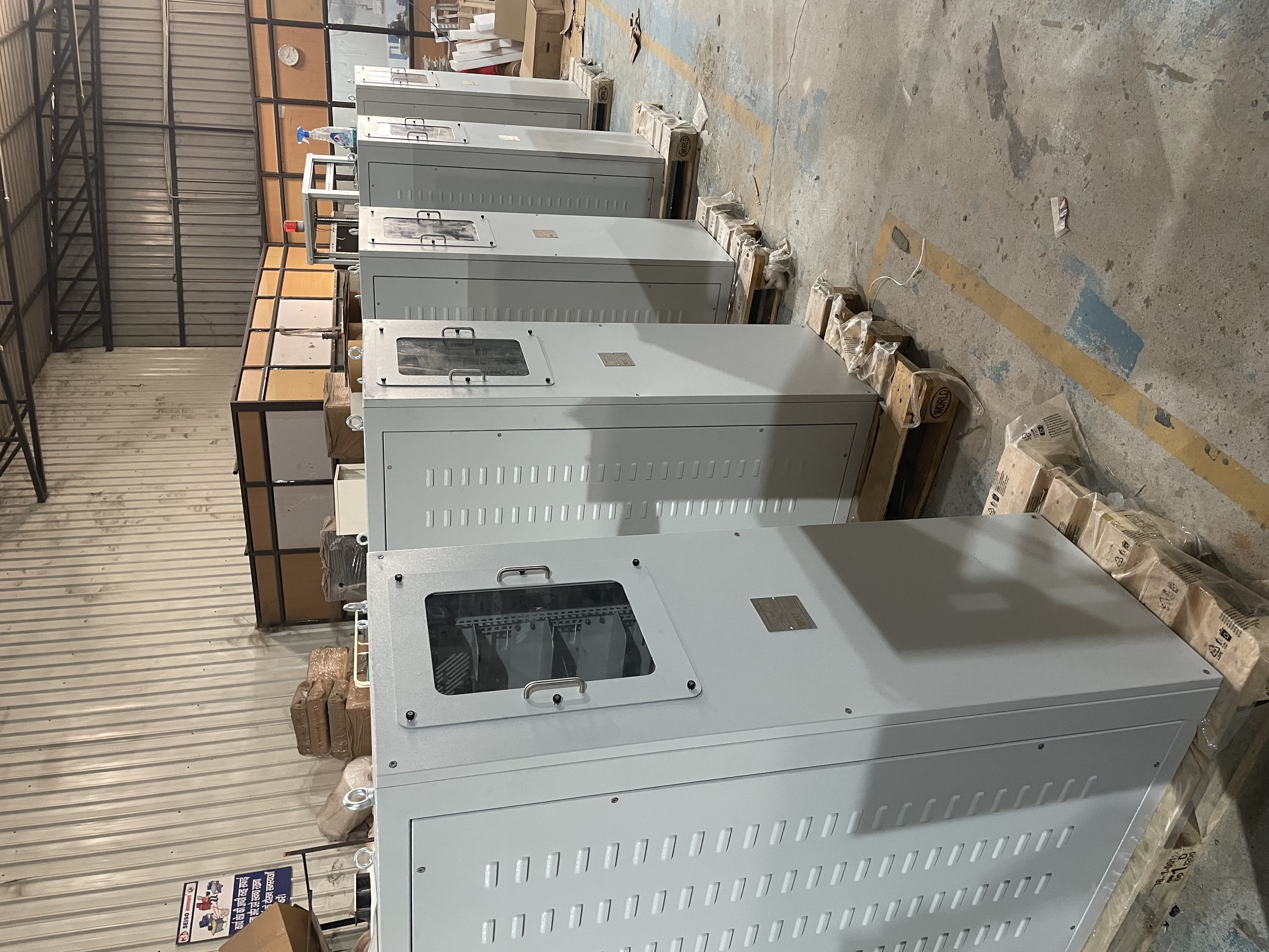 Battery Cabinet - Features: Dust-proof