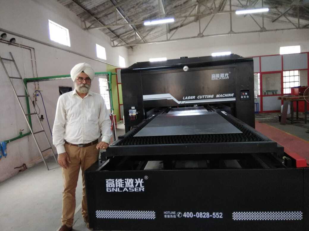 Semi Automatic Industrial Laser Cutting Machine