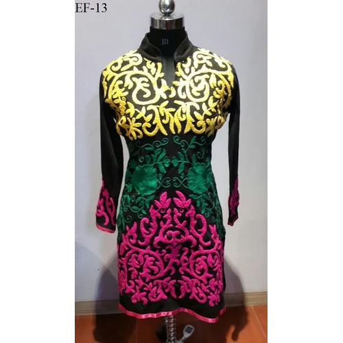 कूल पास डिज़ाइनर वूलन कुर्टिस