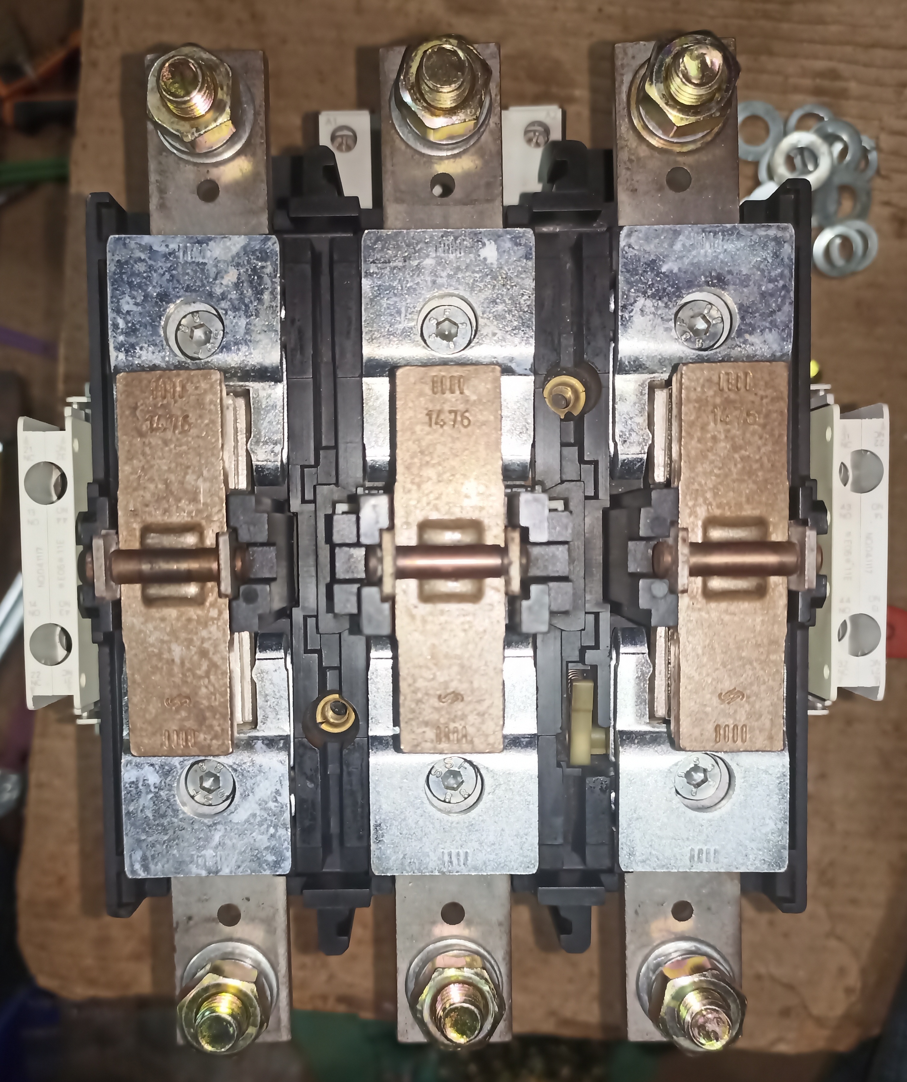 Siemens 3rt-1476 Contactor - Dimension (L*w*h): 220 A 160 A 180 Millimeter (Mm)