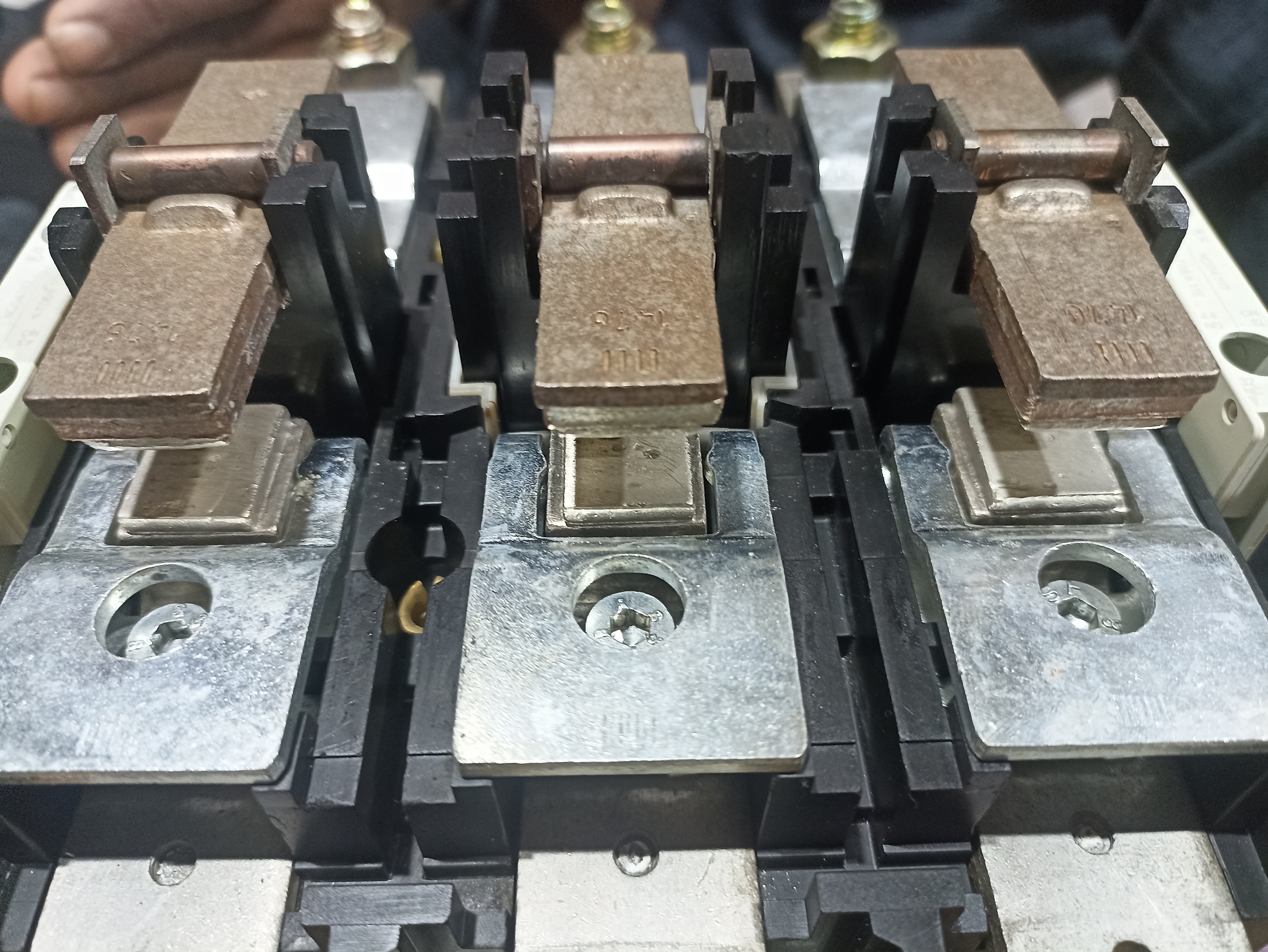 Siemens 3rt-1476 Contactor - Dimension (L*w*h): 220 A 160 A 180 Millimeter (Mm)