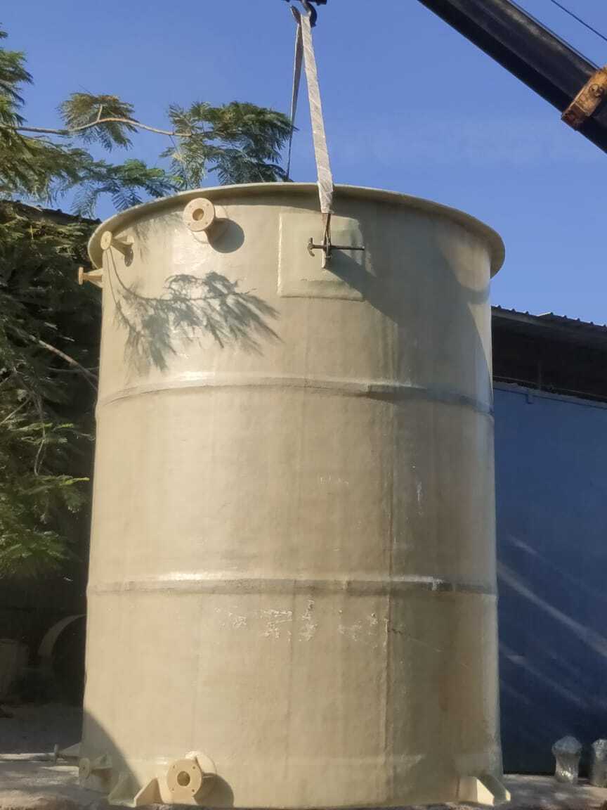 Frp Dosing Tank - Fiberglass Reinforced Plastic, Customizable Dimensions, 15 Psi Pressure Rating, Smooth Finish | Includes Valves And Fittings