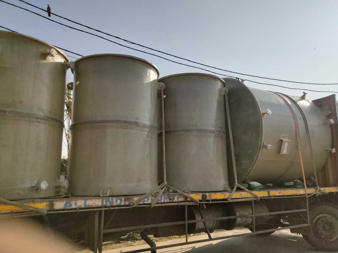 Frp Dosing Tank - Fiberglass Reinforced Plastic, Customizable Dimensions, 15 Psi Pressure Rating, Smooth Finish | Includes Valves And Fittings