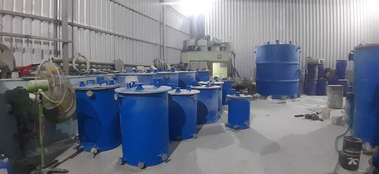 Frp Dosing Tank - Fiberglass Reinforced Plastic, Customizable Dimensions, 15 Psi Pressure Rating, Smooth Finish | Includes Valves And Fittings