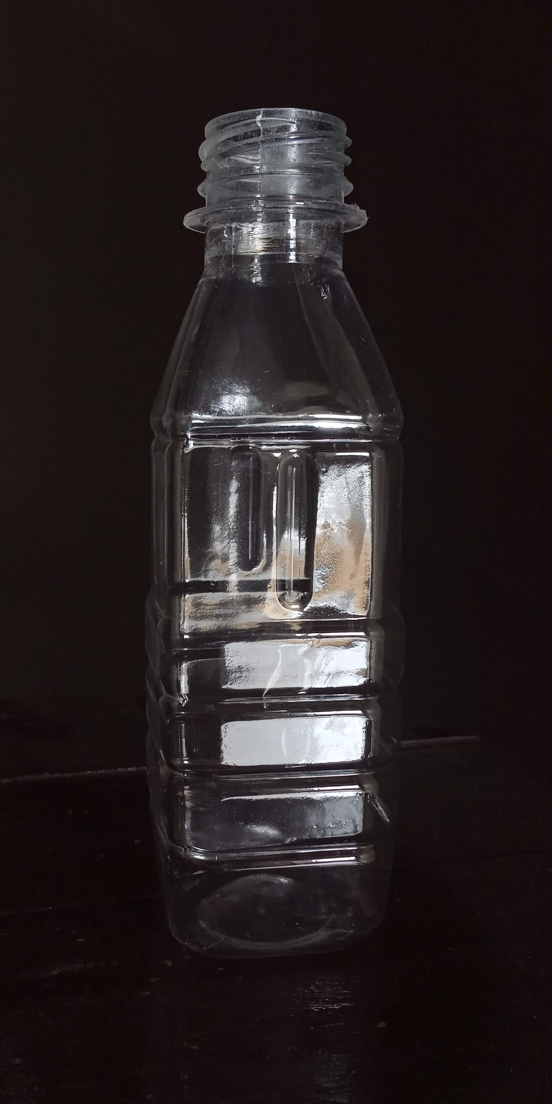 Transparent Pet Juice Bottle - 200ml Capacity, 28mm Neck Size, Square Shape, Lightweight 9g, Ideal For Juices And Beverages