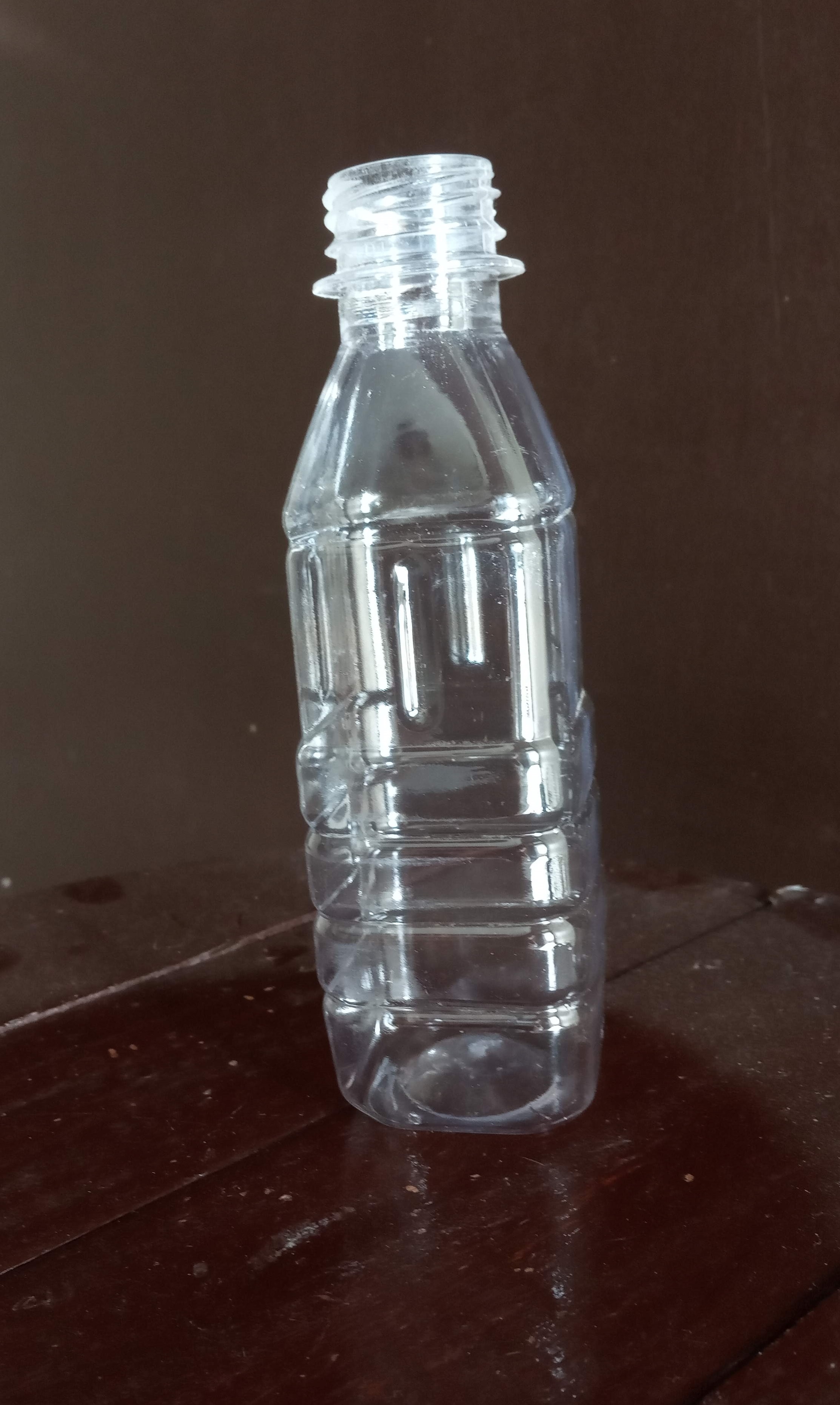 Transparent Pet Juice Bottle - 200ml Capacity, 28mm Neck Size, Square Shape, Lightweight 9g, Ideal For Juices And Beverages