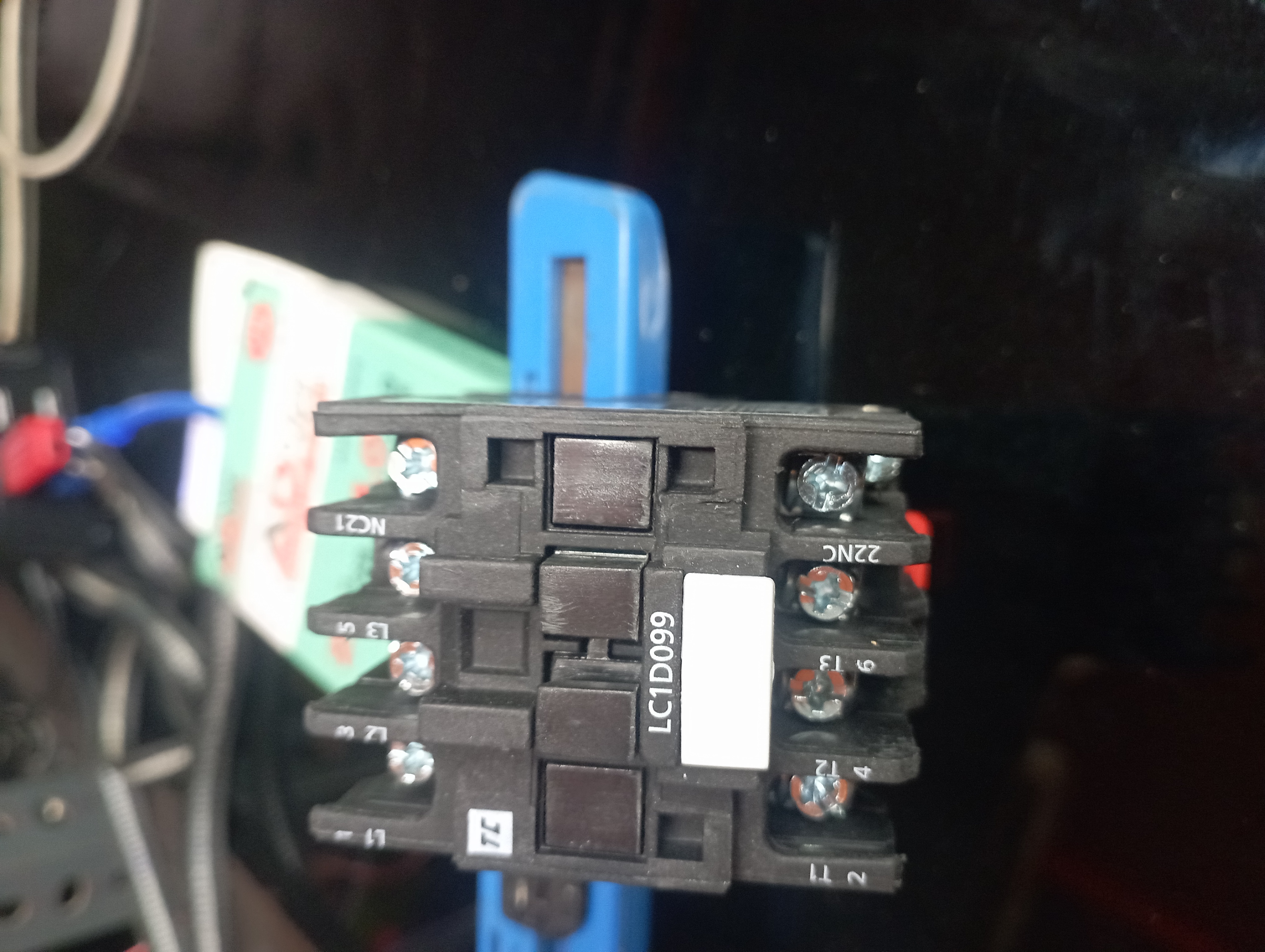 Ac/dc Contactor - Tc-lc1d253 Model, 4 Poles, 25amp Switching Current, 415v For Three Phase Applications, Ideal For Jib Crane In Factory Settings
