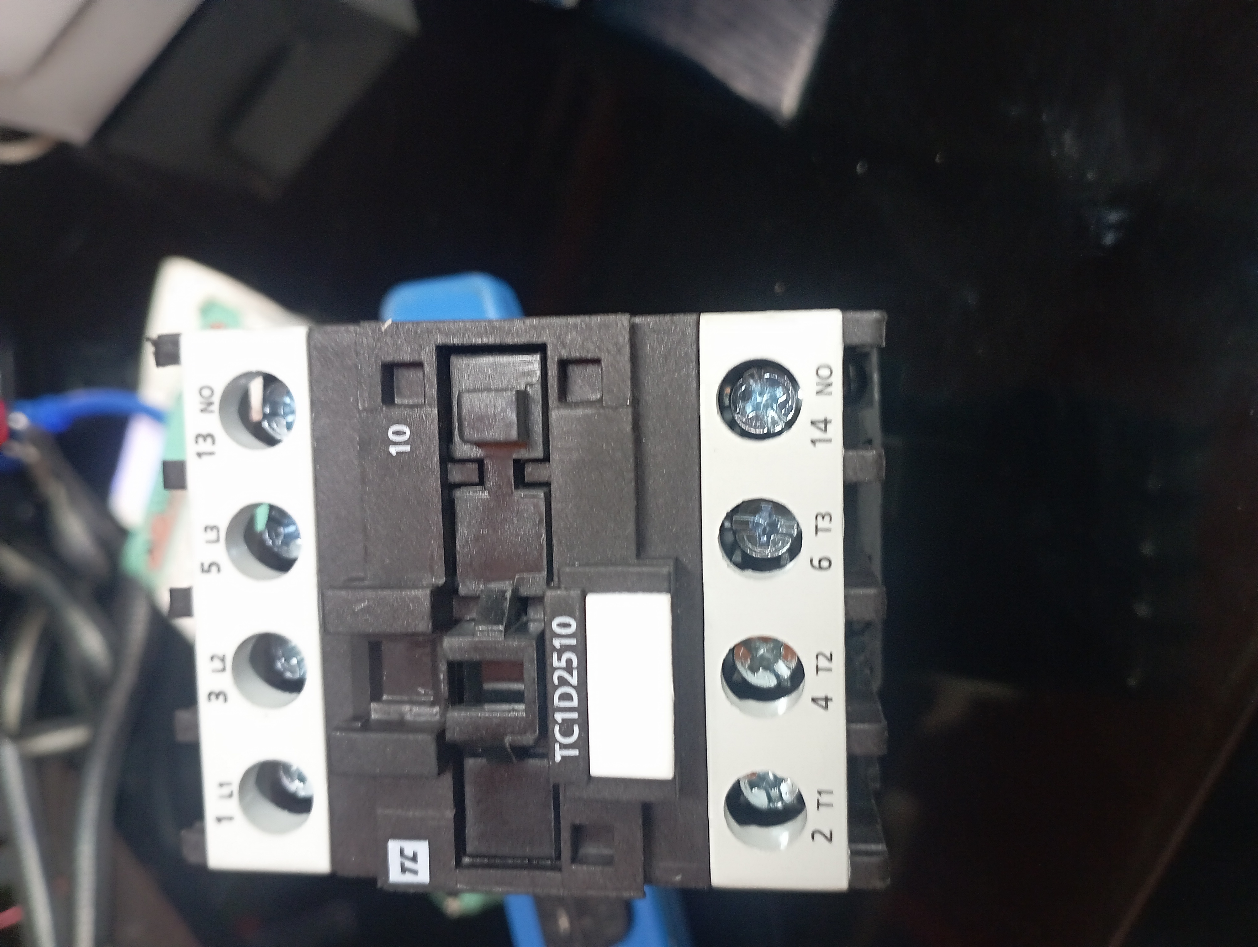 Ac/dc Contactor - Tc-lc1d253 Model, 4 Poles, 25amp Switching Current, 415v For Three Phase Applications, Ideal For Jib Crane In Factory Settings
