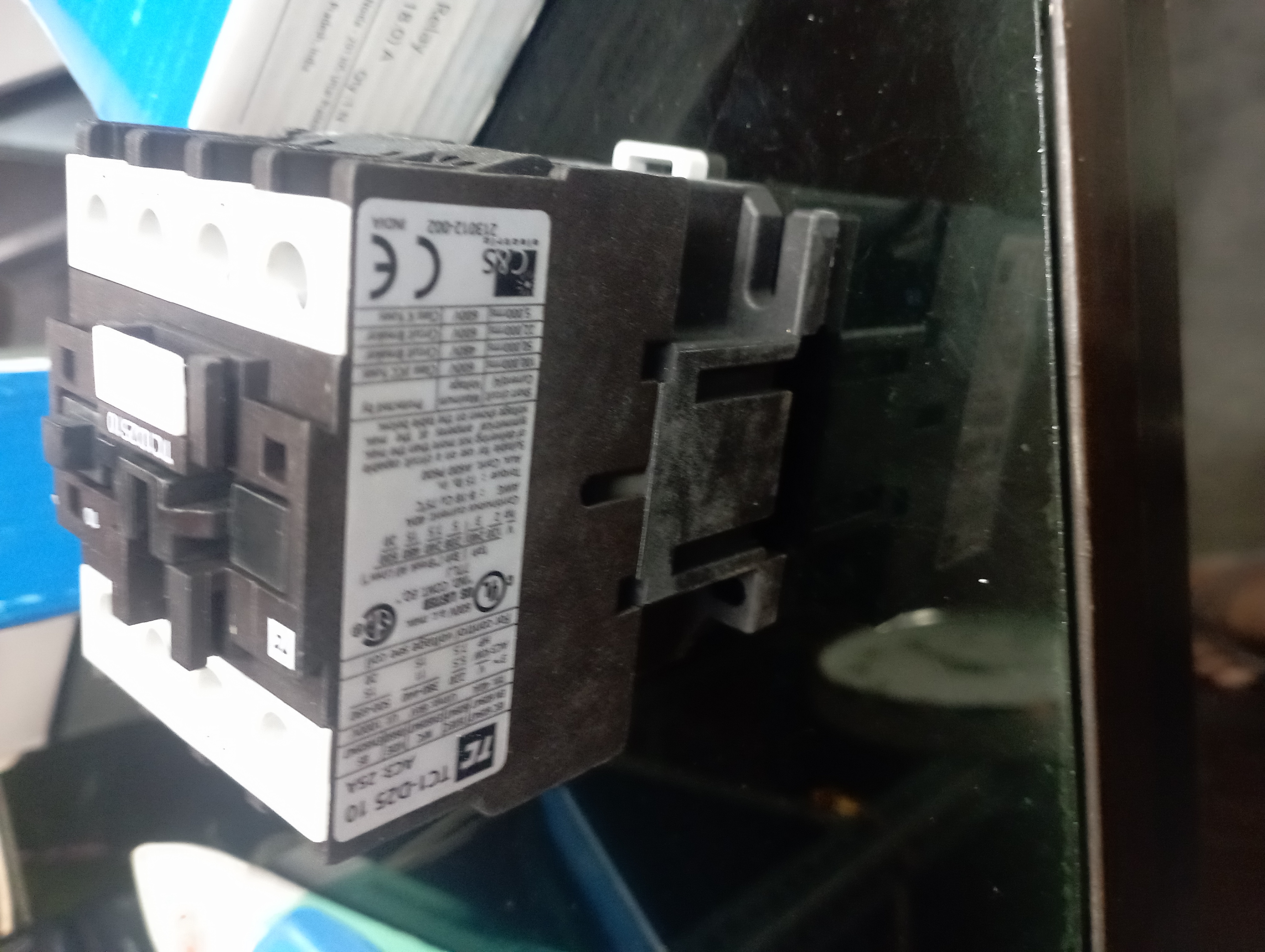 Ac/dc Contactor - Tc-lc1d253 Model, 4 Poles, 25amp Switching Current, 415v For Three Phase Applications, Ideal For Jib Crane In Factory Settings