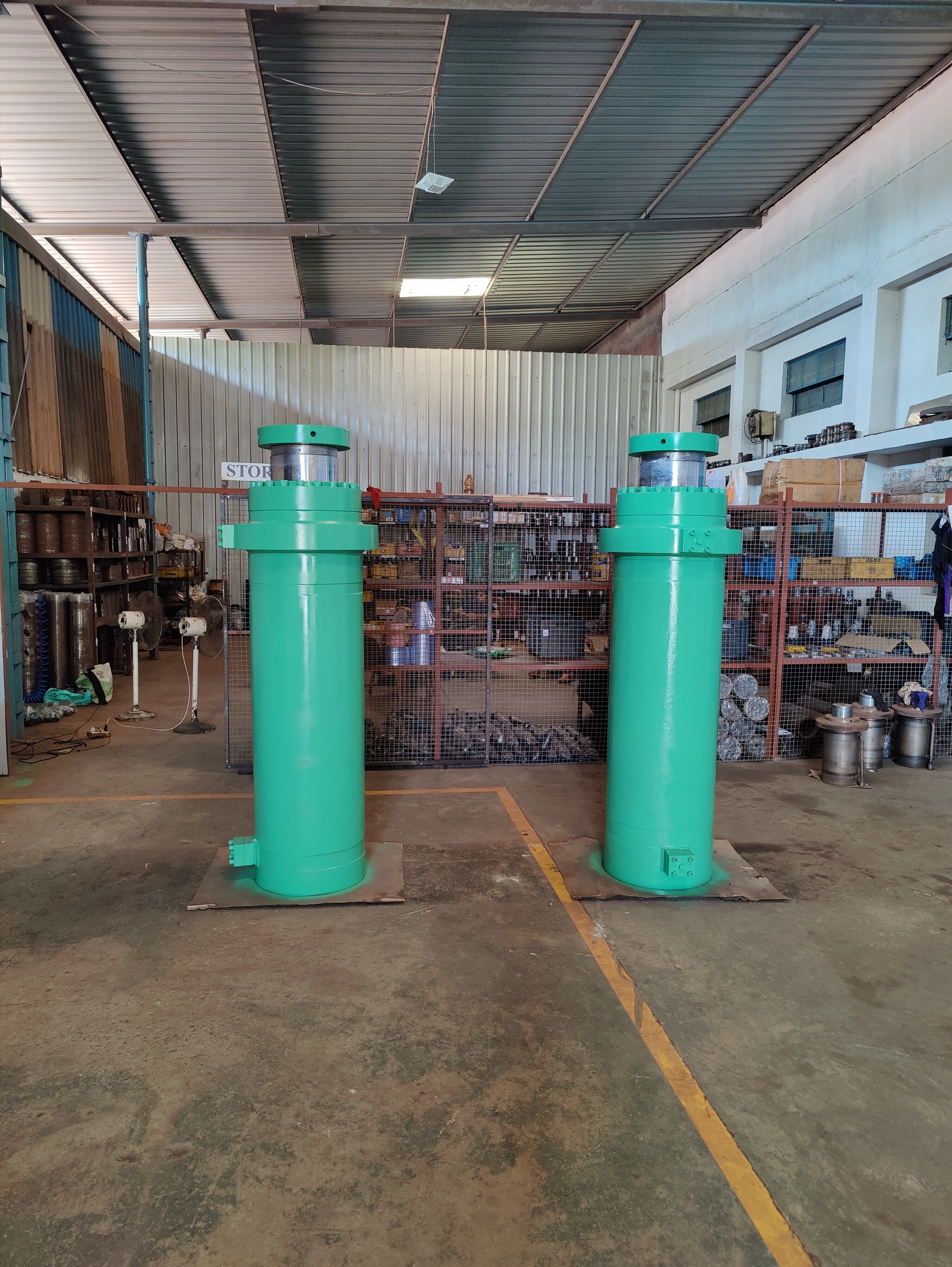 Hydraulic Cylinder Capacity: 160 Ton/day
