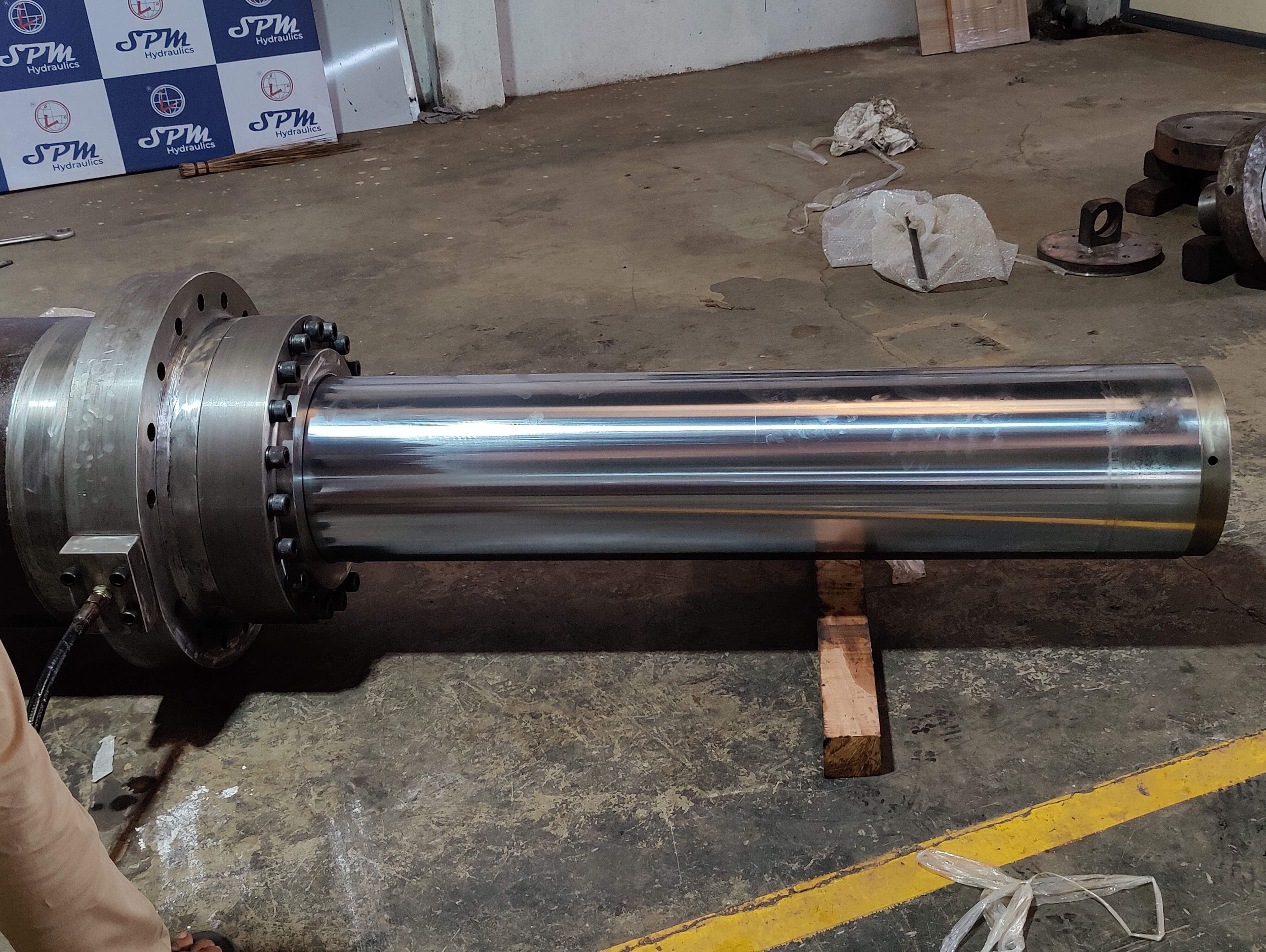 Hydraulic Cylinder Capacity: 160 Ton/day