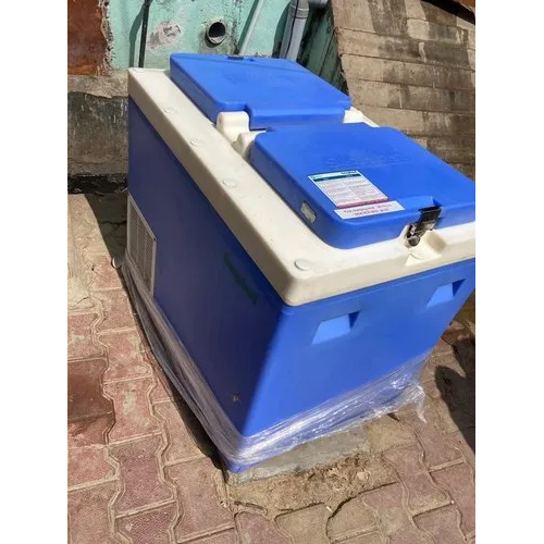 व्हील पर नीला और सफ़ेद फ़्रीज़र 140 लीटर