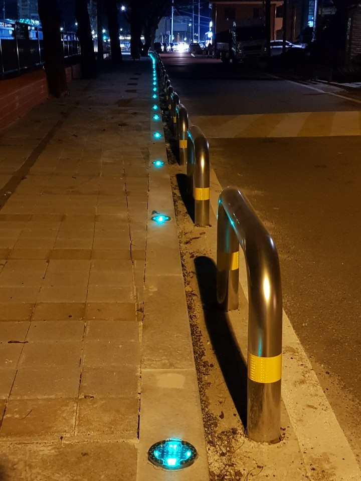 Solar Led Road Stud Marker - Color: White