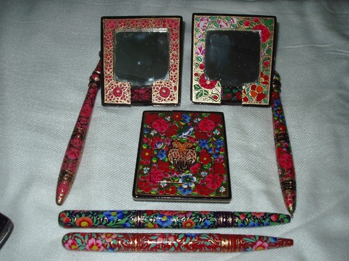 उपयोग करने योग्य लकड़ी के पेन के साथ पॉकेट मिरर