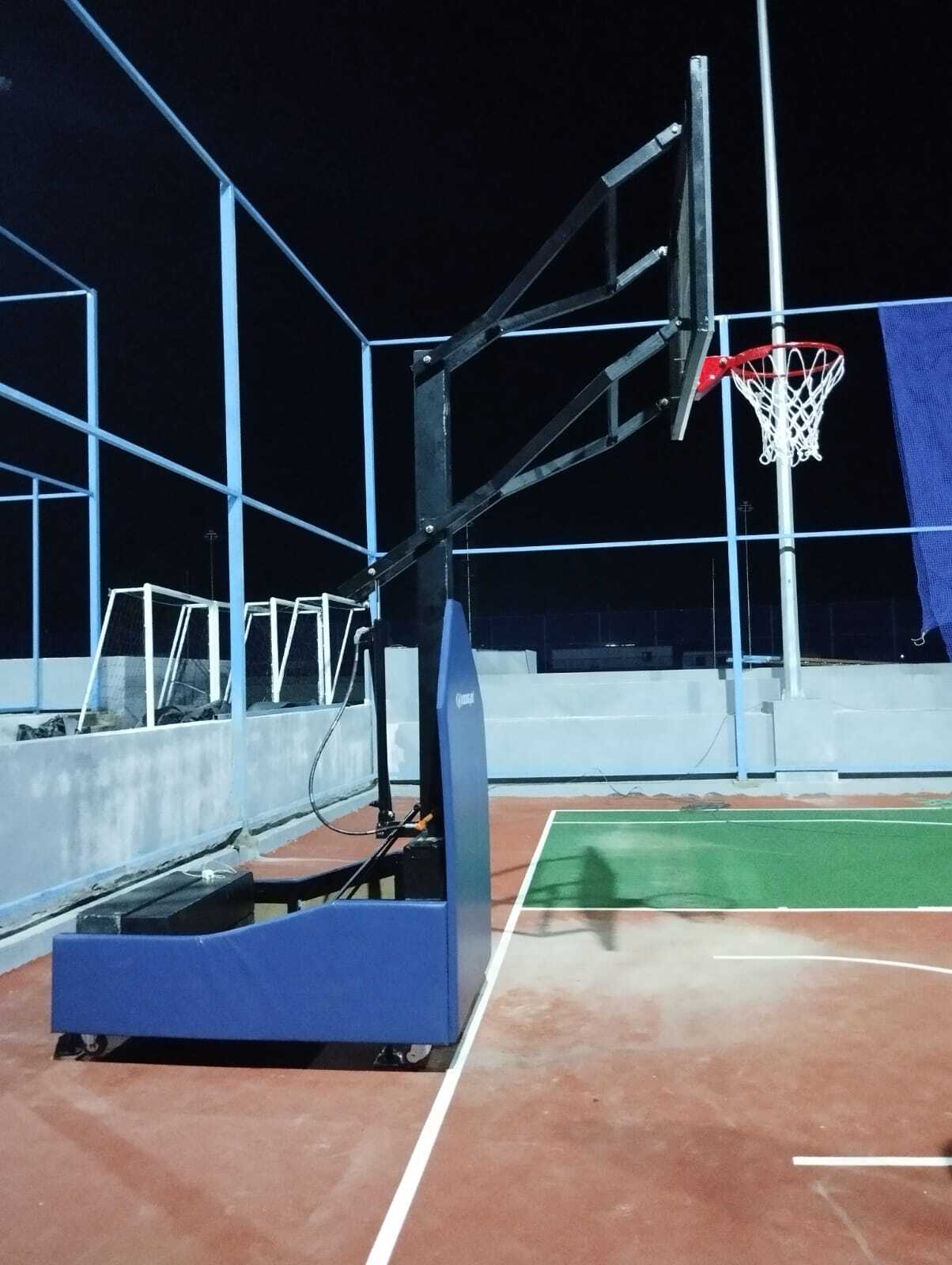 Basketball Pole (Movable) - Age Group: Adults