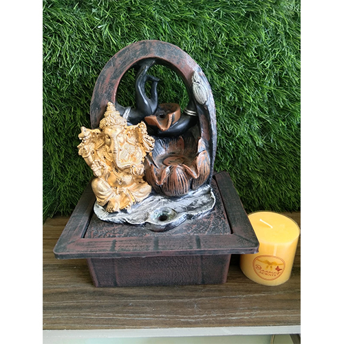 वास्तु के अनुसार घर पर भूरे और पीले पानी का फव्वारा