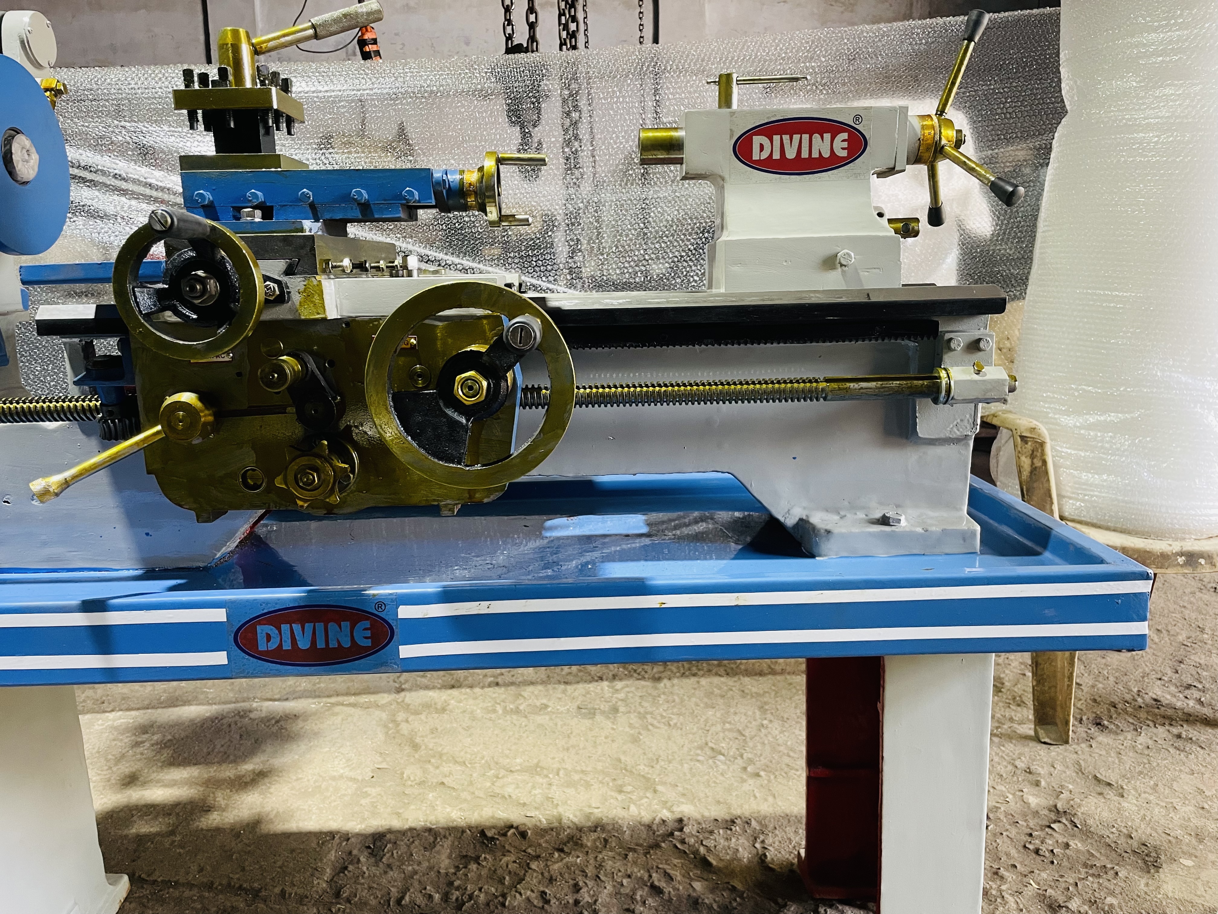 Semi Automatic 4.5 Feet Light Duty Lathe Machine