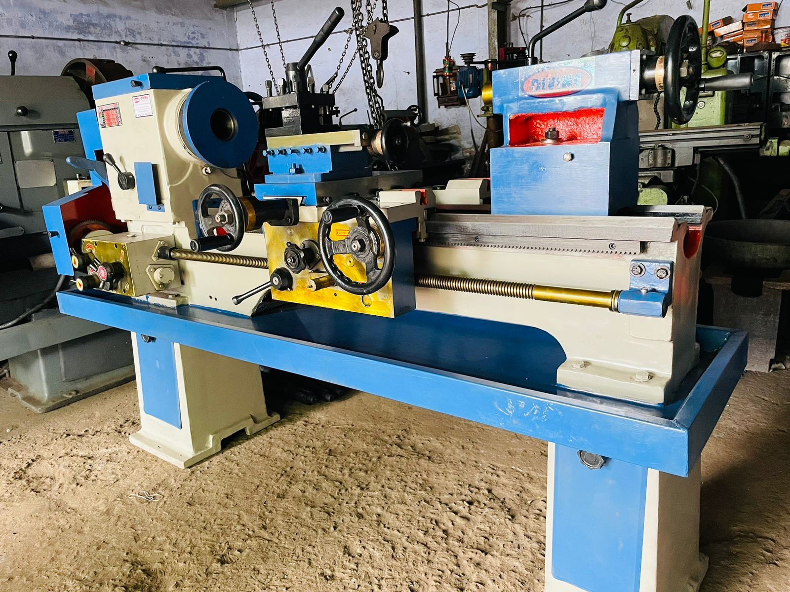 6 Feet Medium Duty Lathe Machine By Divine Industries
