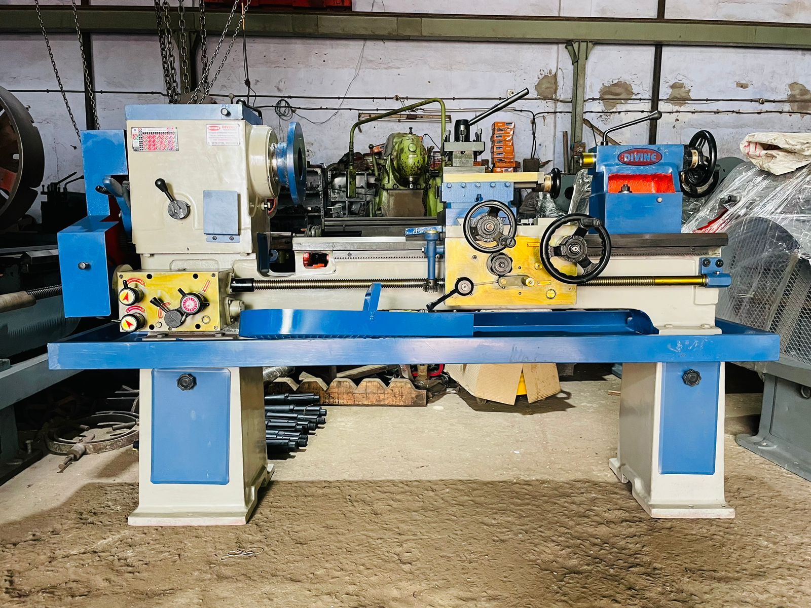 6 Feet Medium Duty Lathe Machine By Divine Industries