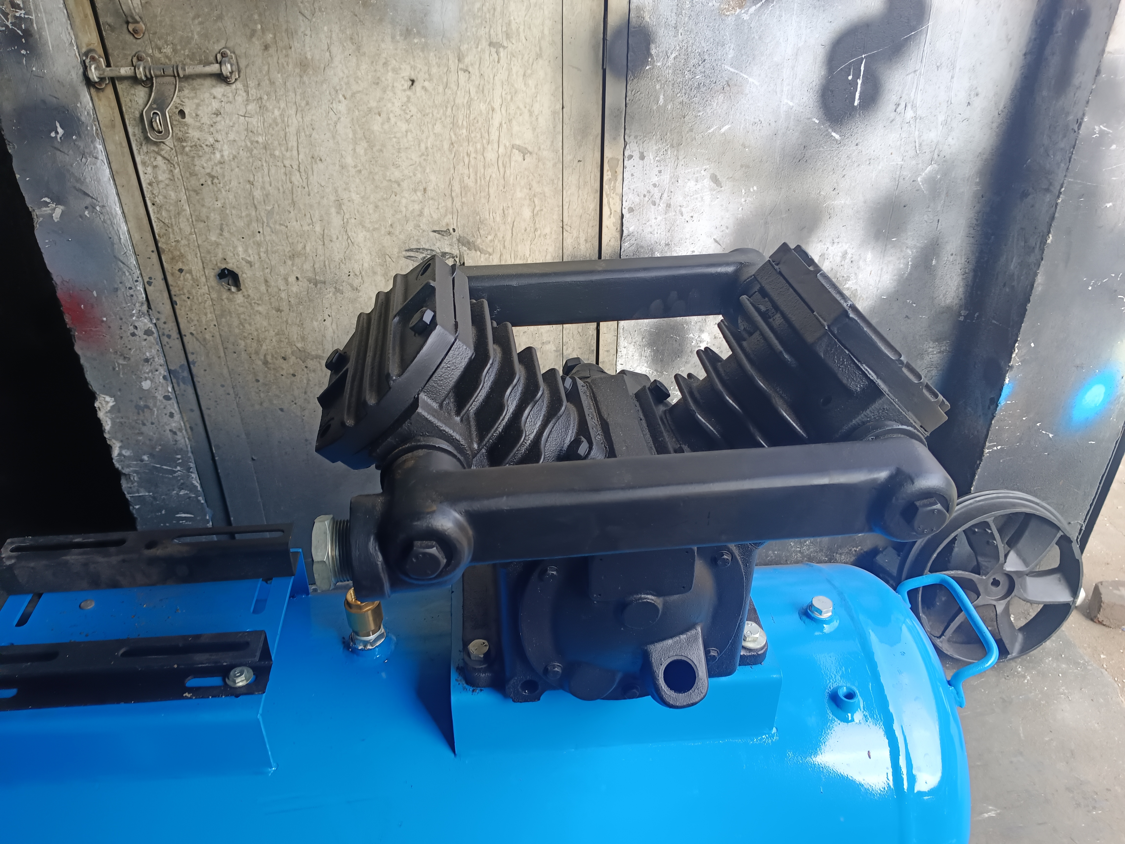 Dry Vacuum Pump - Material: Cast Iron