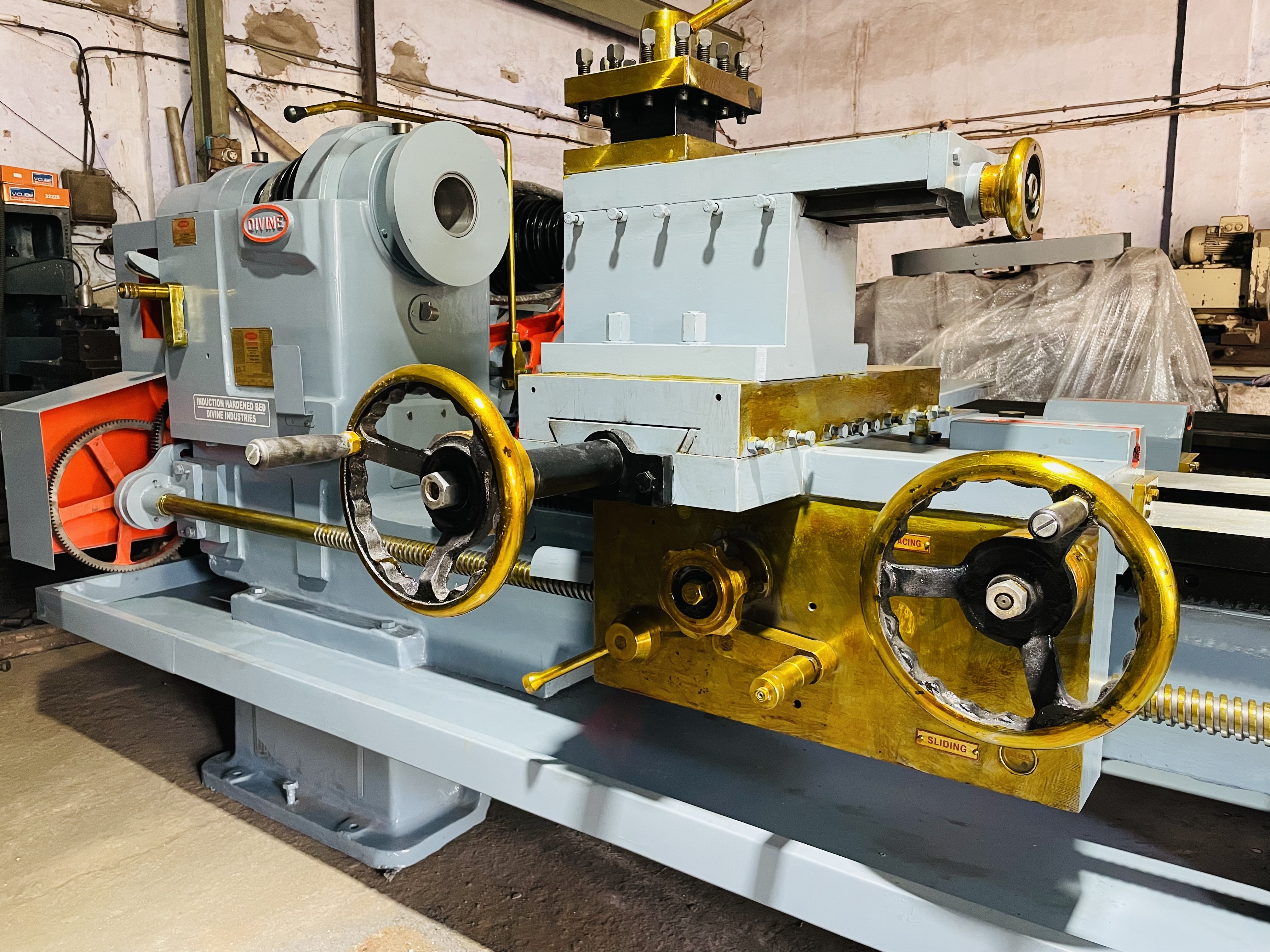 9 Feet Lathe Machine - Cast Iron, 64 Hrc Induction Hardened Bed-way, 423 Bhn Headstock Spindle, Heavy Tool-post, 12-24 Inch Leading Screw