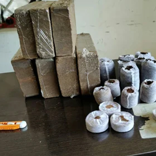 हल्का भूरा गोल और चौकोर कोकोपीट ईंट