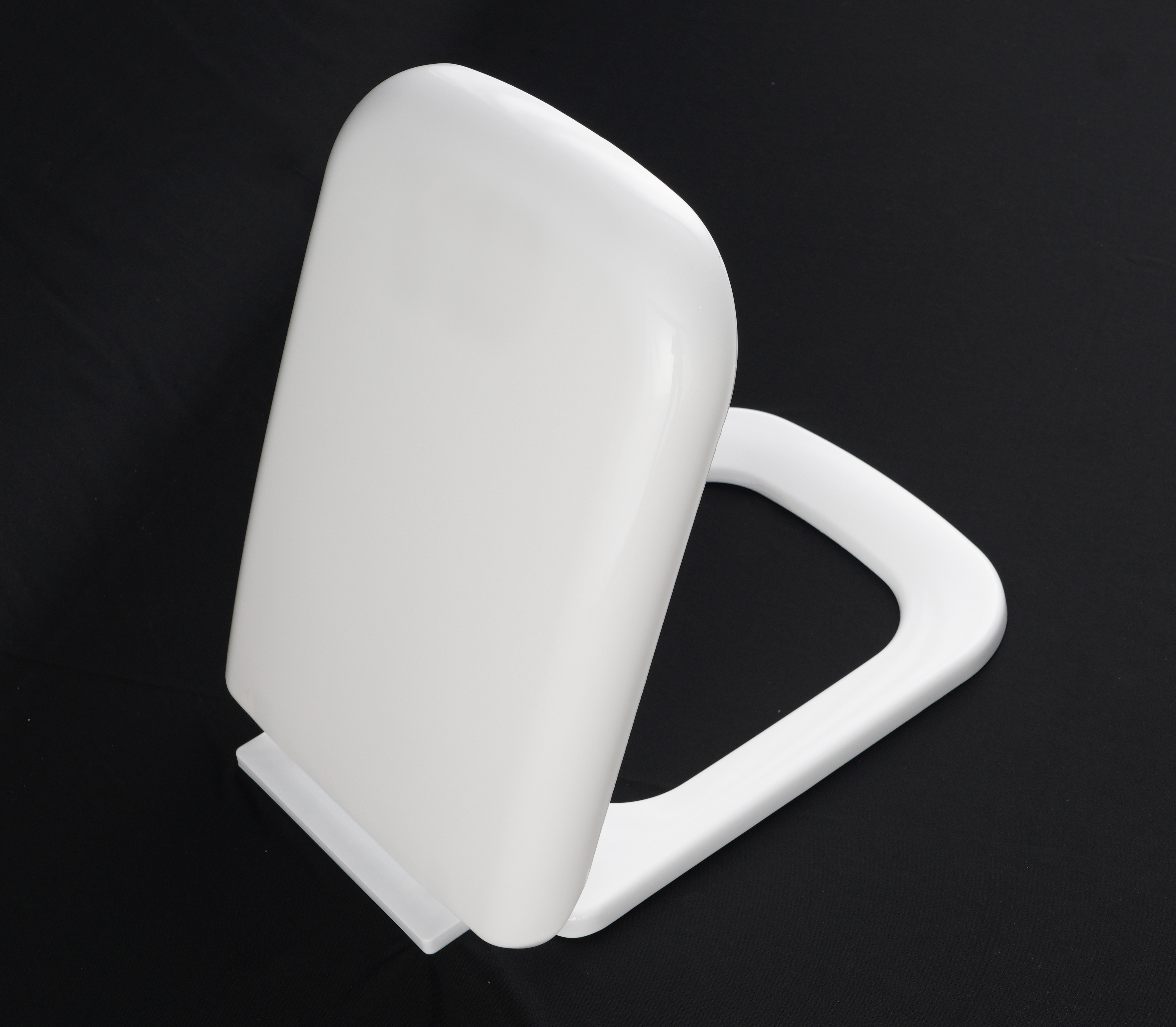 Quiet Close Toilet Seat Cover - Plastic , White Color, Smooth Movement And Sturdy Design