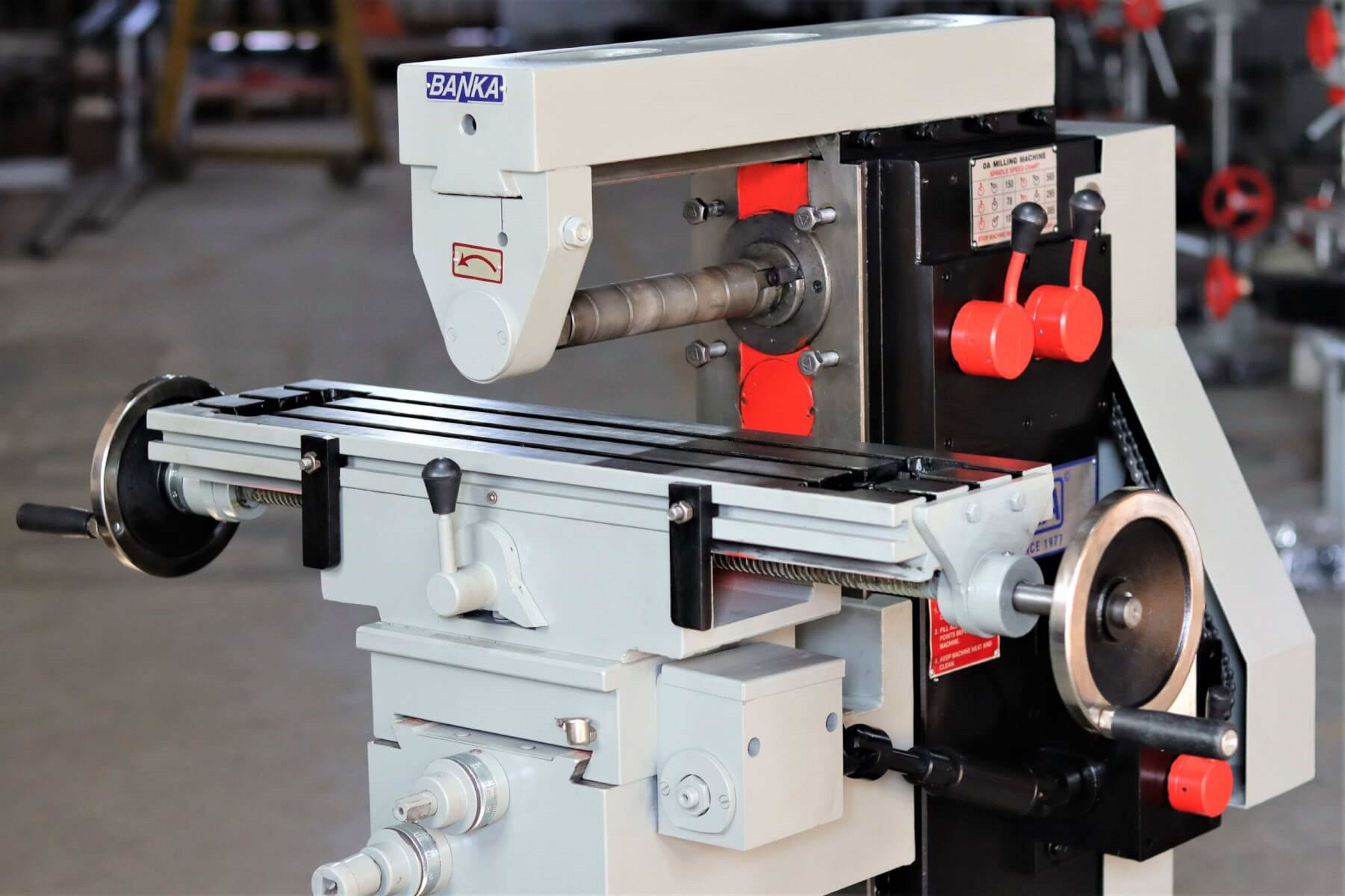 Universal Milling Machine - Dimension (L*w*h): 1370 X 360 Mm Millimeter (Mm)