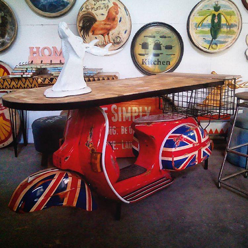 Multicolored Auto Mobile Table And Chairs For Cafe