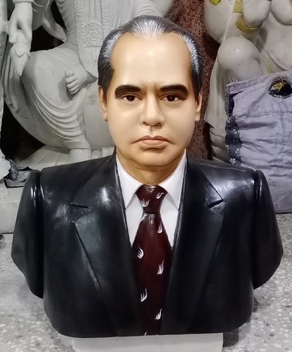 मार्बल मानव मूर्ति - मंदाज़रा मूर्ती म्युसियम